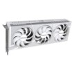 Изображение Видеокарта INNO3D GeForce RTX 5080 X3 OC WHITE белого цвета.