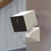 Изображение Миниатюрная беспроводная камера видеонаблюдения EZVIZ CB2 2MP белого цвета.